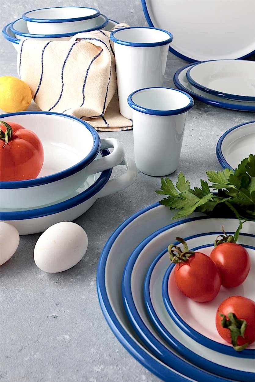 2026 Butik Emaye Yemek Takımı Trendleri: Zamansız Mavi Beyaz Emaye Seti